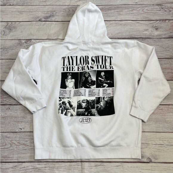 Taylor Swift Eras Tour 2023 Official Merch Black & White Sweatshirt Size 3XL - Picture 2 of 9